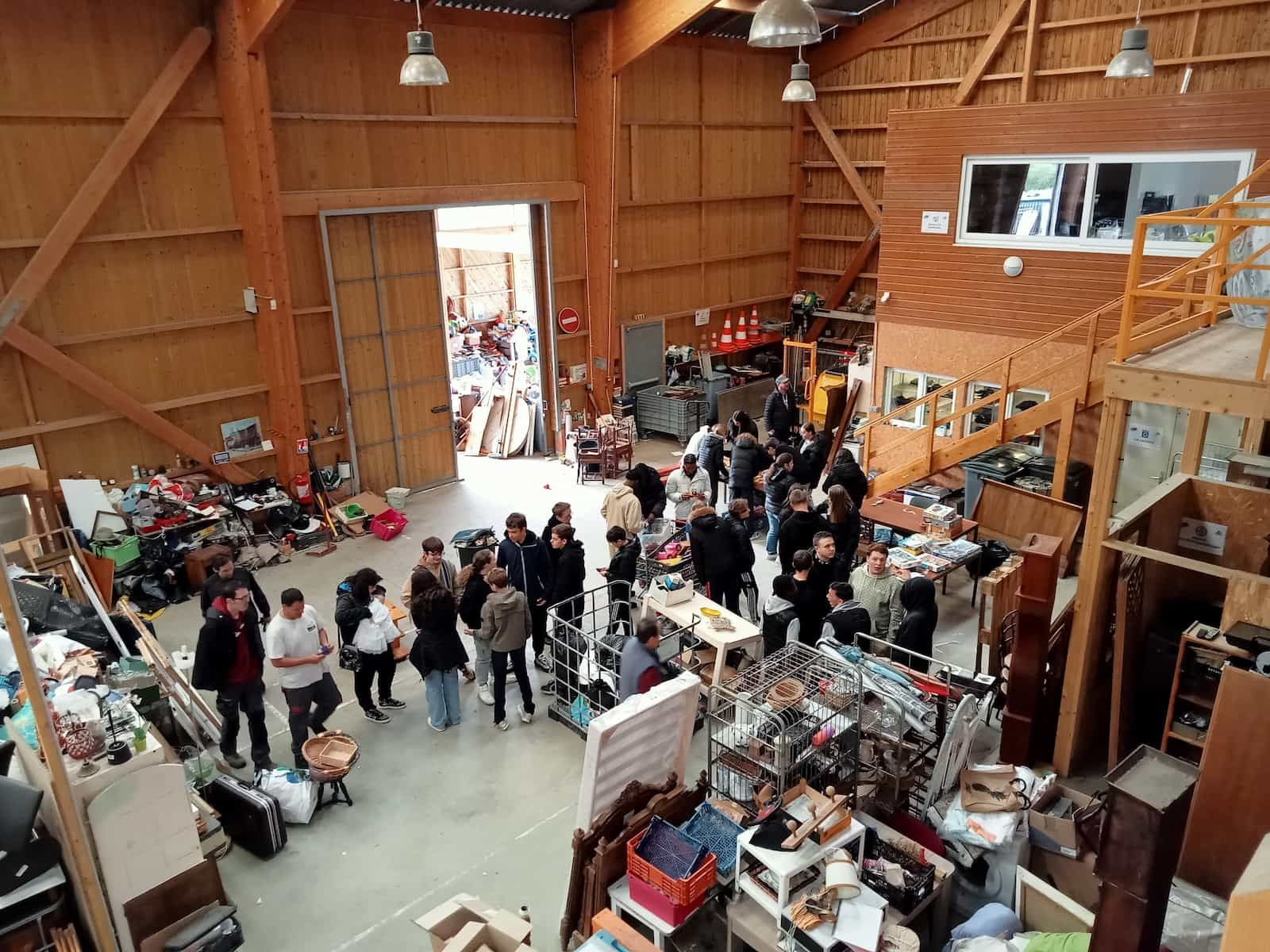 À l’intérieur des bâtiments, à Lachapelle-aux-Pots. © Samuel Dumoulin - MES 