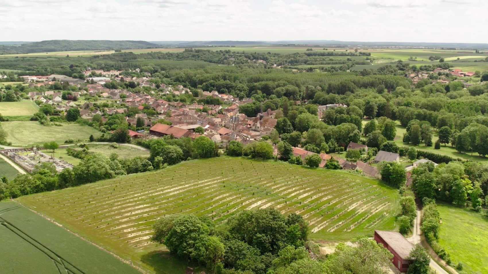 Photo aérienne de l'aire de captage de Baugy © Orange verte studio